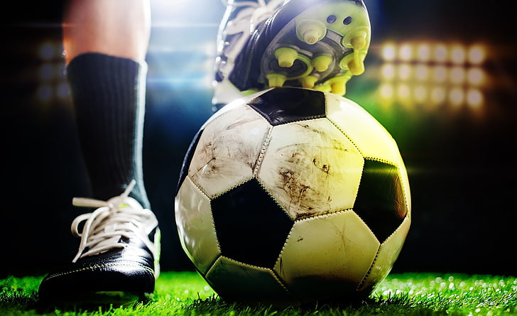 开元体育官网官方版公园健身翻单杠探索之旅，激发内在潜力，展现最好的自己！